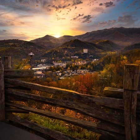 Mountain Lake Lodge, Hot Tub, Theater Room, 1089 Free Tickets Each Paid Day, Dollywood And More Sevierville Kültér fotó