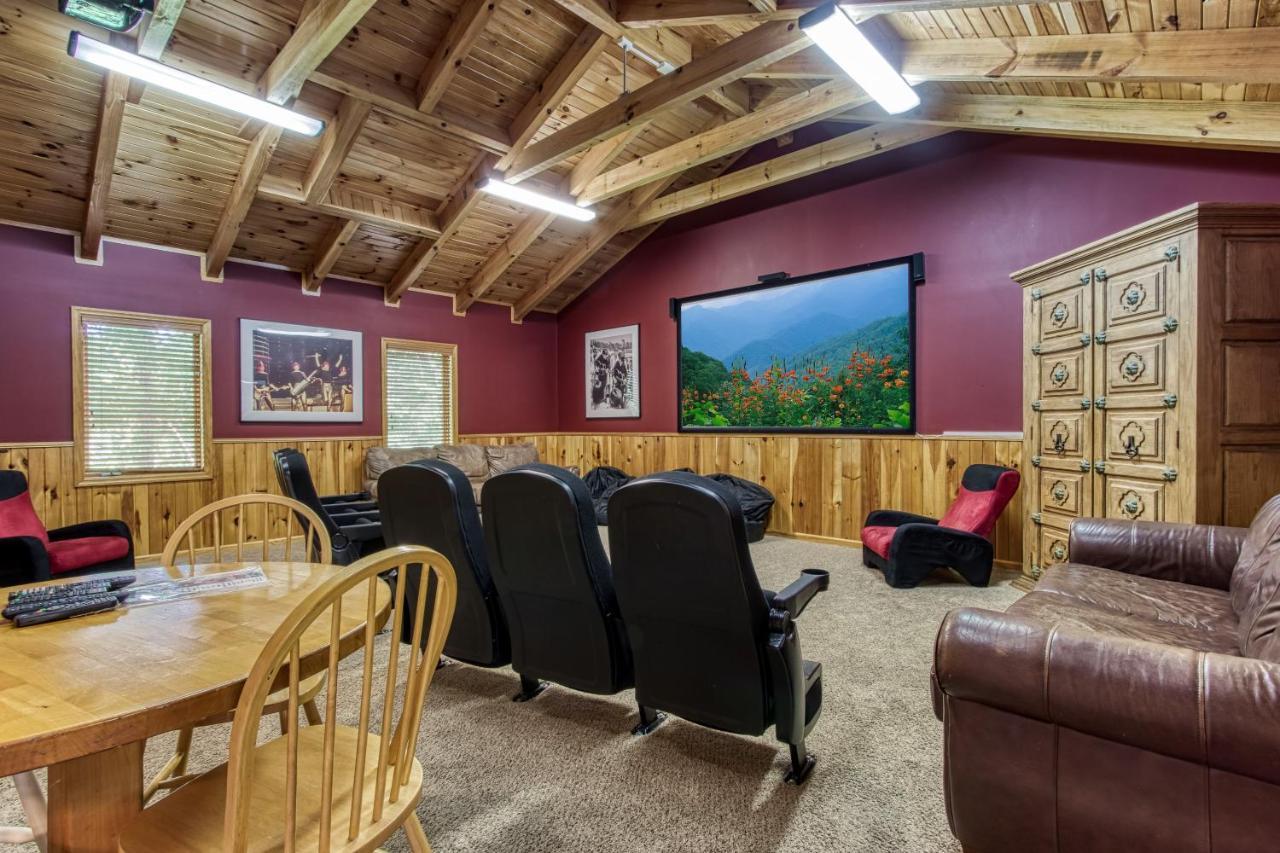 Mountain Lake Lodge, Hot Tub, Theater Room, 1089 Free Tickets Each Paid Day, Dollywood And More Sevierville Kültér fotó