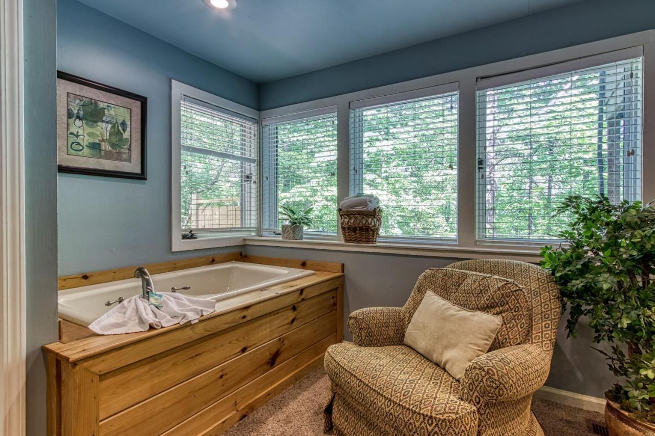 Mountain Lake Lodge, Hot Tub, Theater Room, 1089 Free Tickets Each Paid Day, Dollywood And More Sevierville Kültér fotó