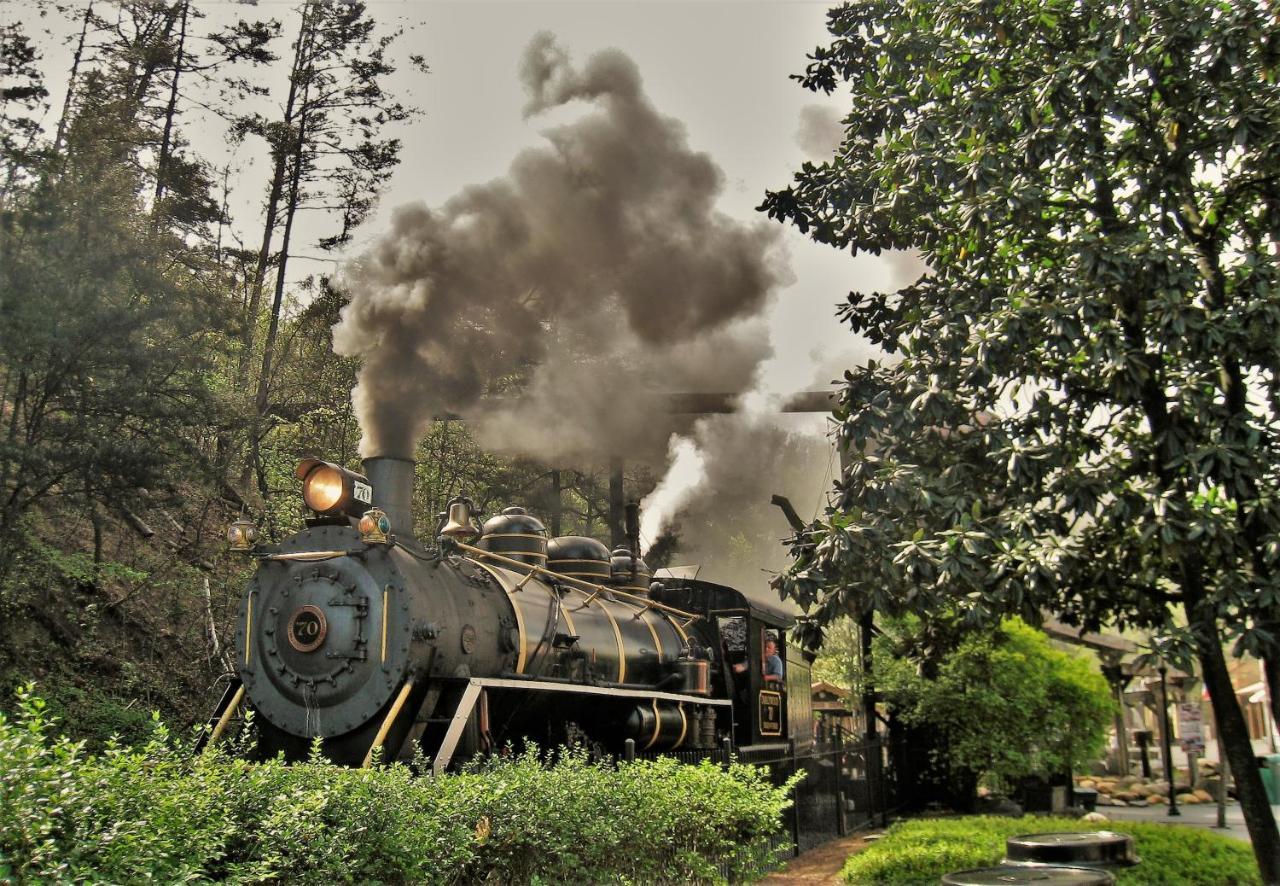 Mountain Lake Lodge, Hot Tub, Theater Room, 1089 Free Tickets Each Paid Day, Dollywood And More Sevierville Kültér fotó