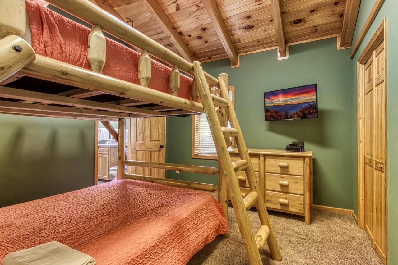 Mountain Lake Lodge, Hot Tub, Theater Room, 1089 Free Tickets Each Paid Day, Dollywood And More Sevierville Kültér fotó
