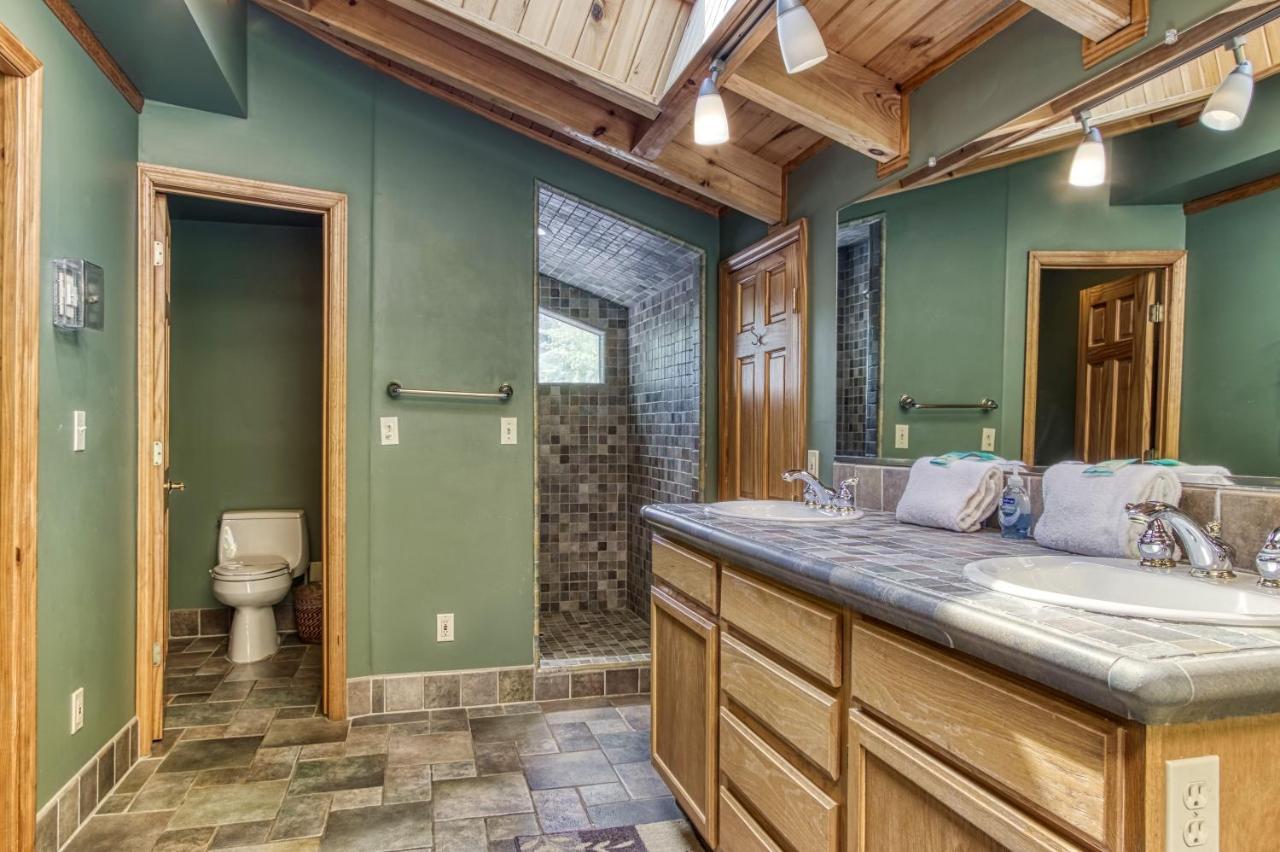 Mountain Lake Lodge, Hot Tub, Theater Room, 1089 Free Tickets Each Paid Day, Dollywood And More Sevierville Kültér fotó