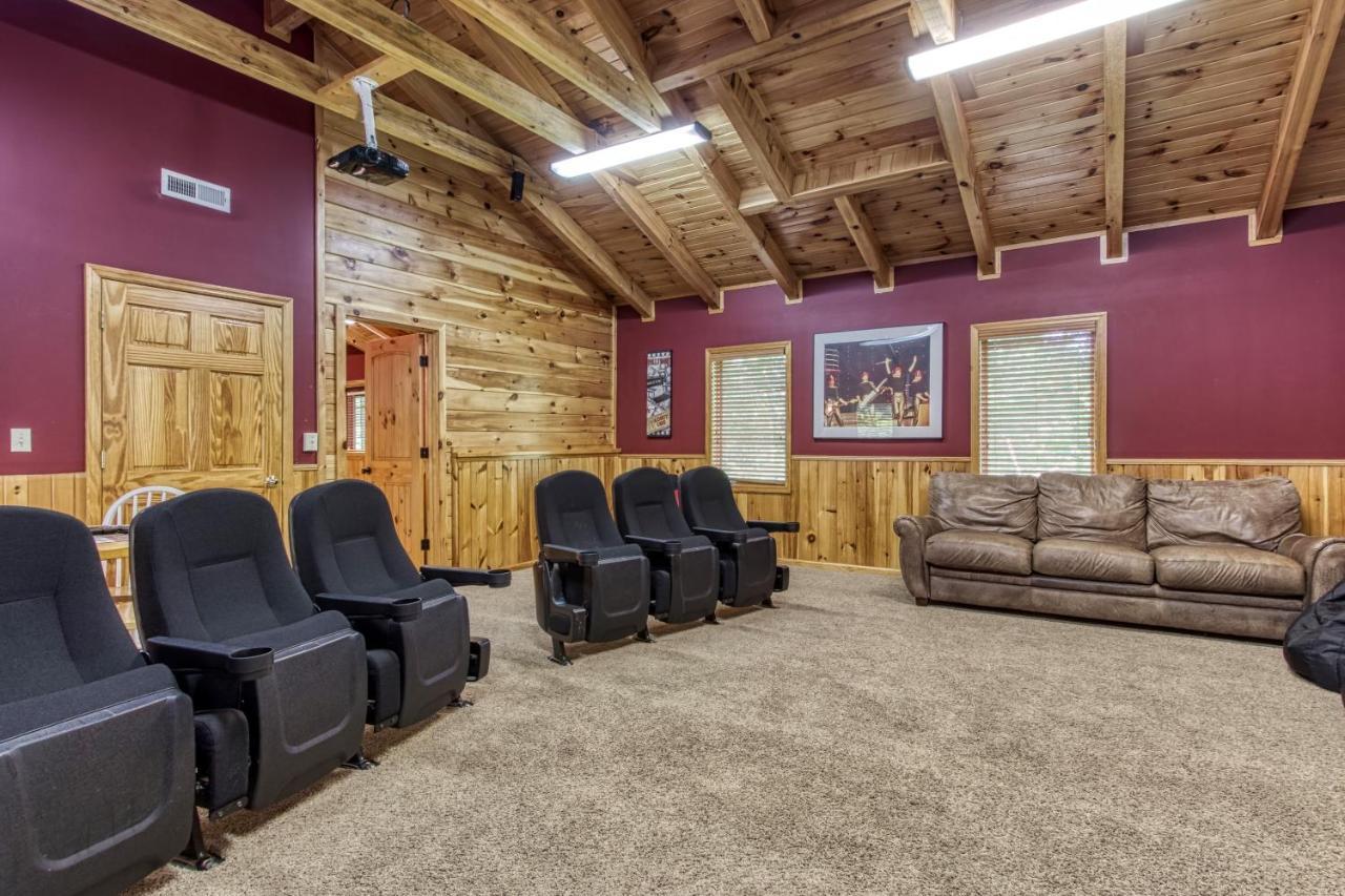 Mountain Lake Lodge, Hot Tub, Theater Room, 1089 Free Tickets Each Paid Day, Dollywood And More Sevierville Kültér fotó
