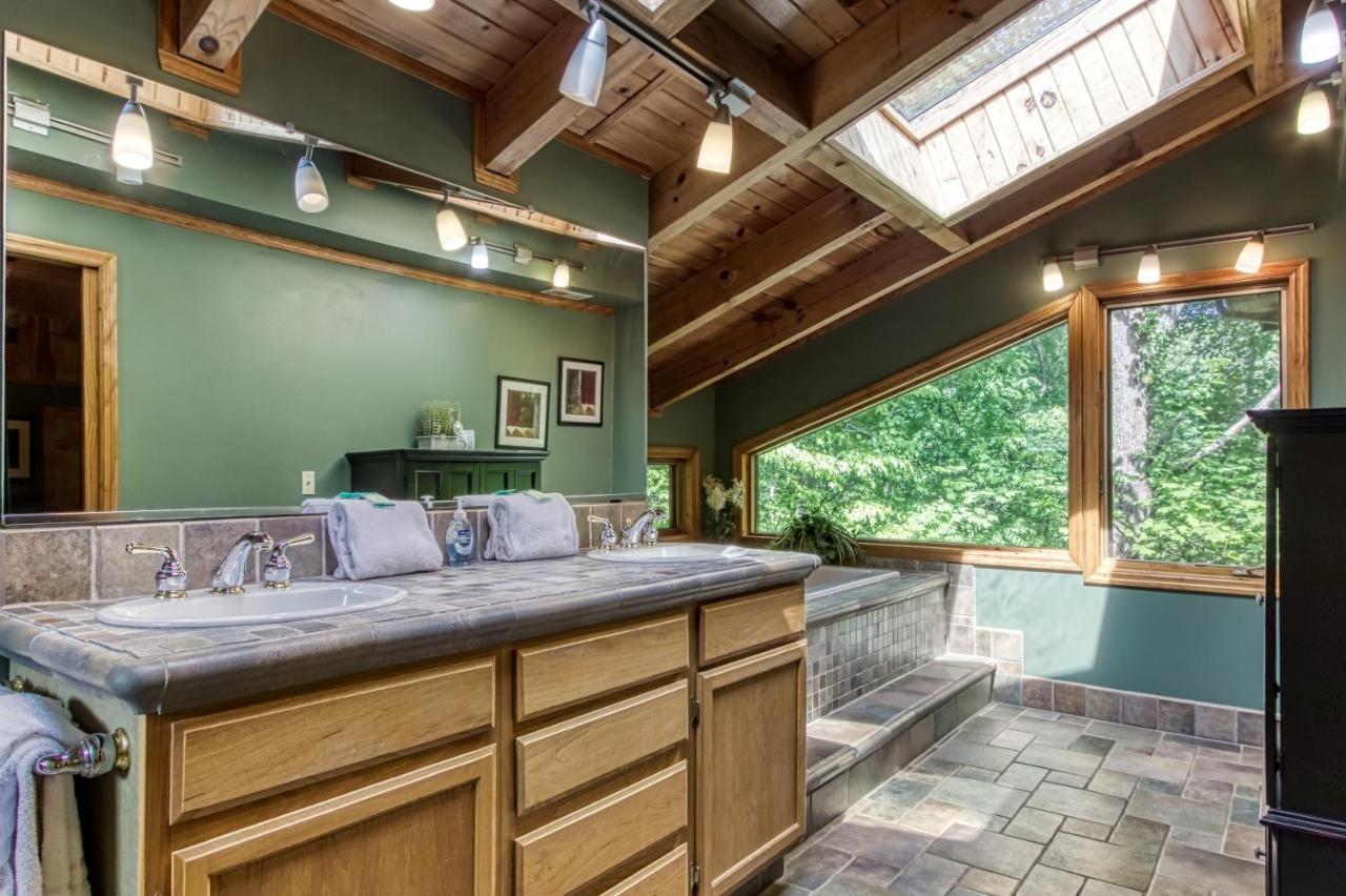 Mountain Lake Lodge, Hot Tub, Theater Room, 1089 Free Tickets Each Paid Day, Dollywood And More Sevierville Kültér fotó
