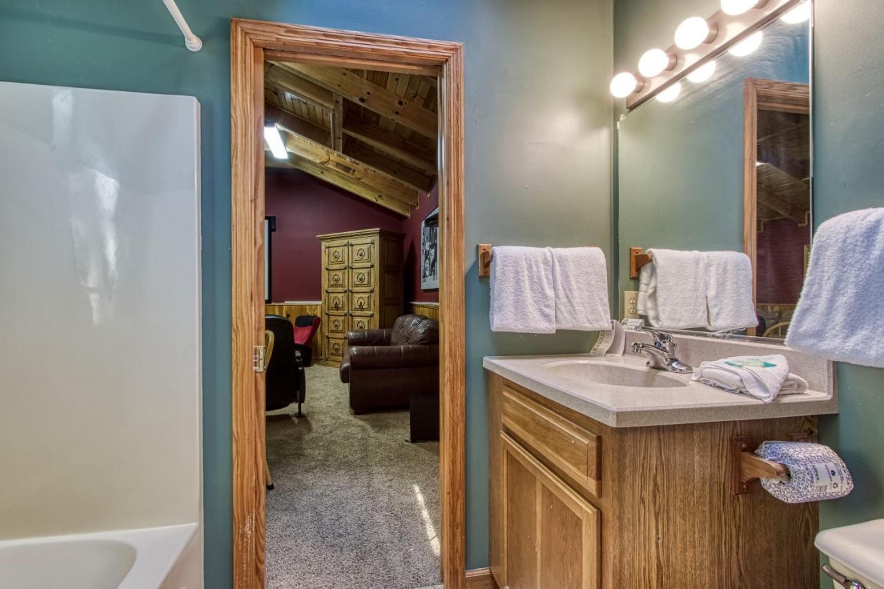 Mountain Lake Lodge, Hot Tub, Theater Room, 1089 Free Tickets Each Paid Day, Dollywood And More Sevierville Kültér fotó